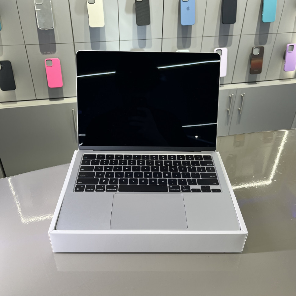Ноутбук Apple MacBook Air 13 2024 M3 8/256GB Silver (Б/У)