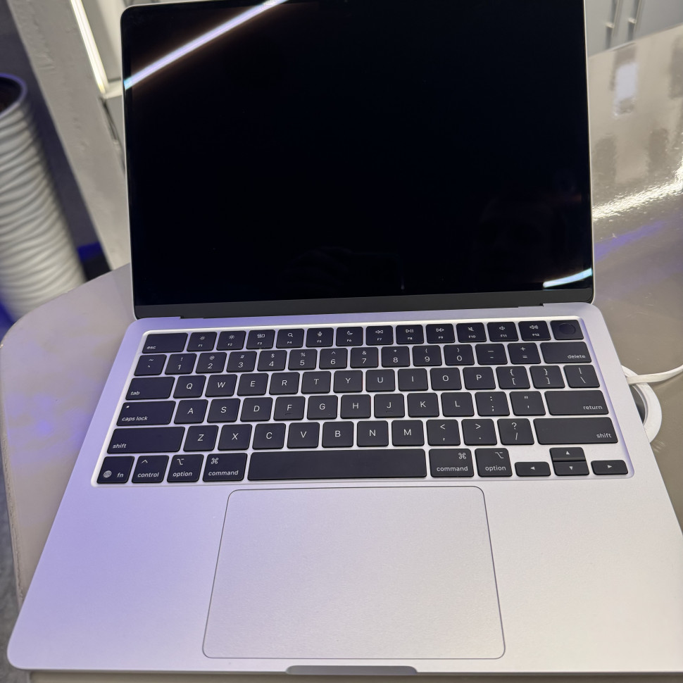 Ноутбук Apple MacBook Air 13 2025 MW0W3 (M4 8-Core GPU, 16/256GB) Серебристый (Silver) (Б/У)