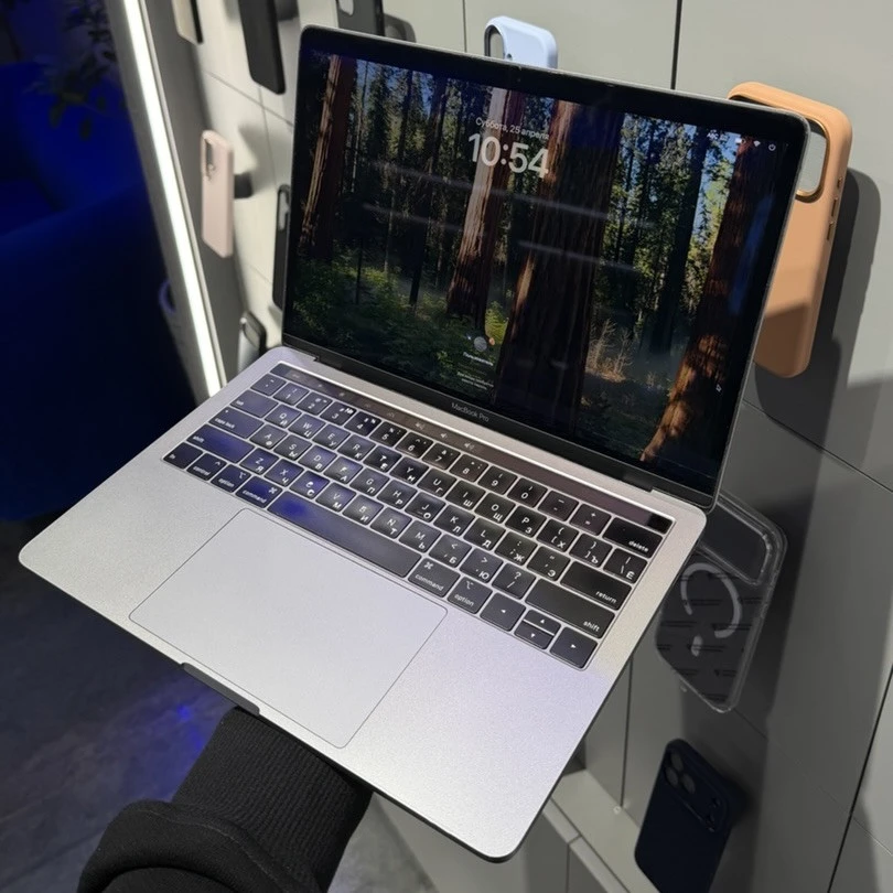 Ноутбук Apple MacBook Pro 13-inch intel i5 (2018) 8/256GB Space Gray (Б/У)
