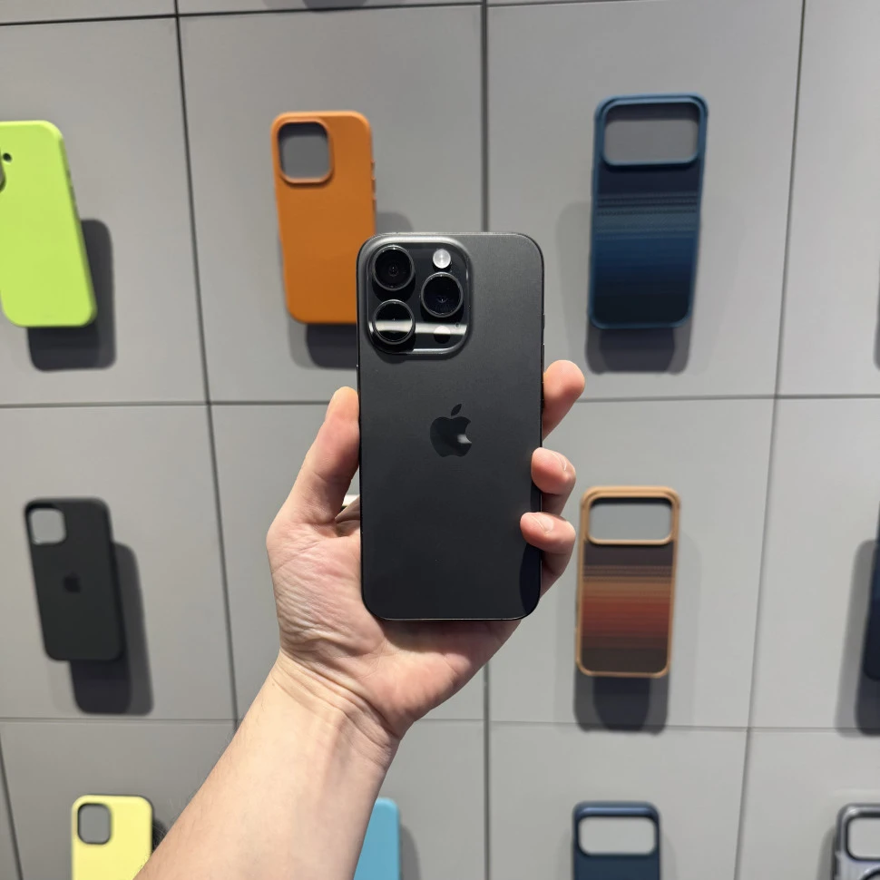 Смартфон Apple iPhone 15 Pro 256GB Черный титан (Black Titanium) (Б/У)