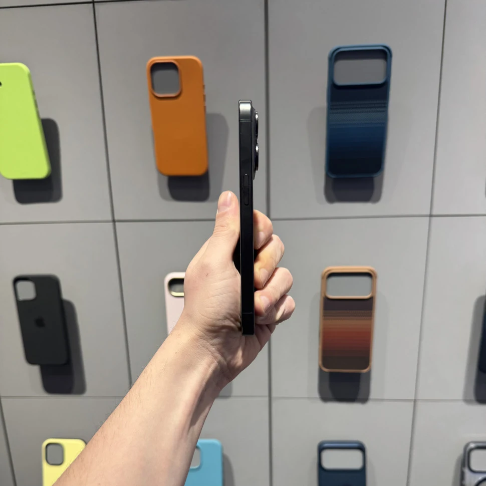 Смартфон Apple iPhone 15 Pro 256GB Черный титан (Black Titanium) (Б/У)