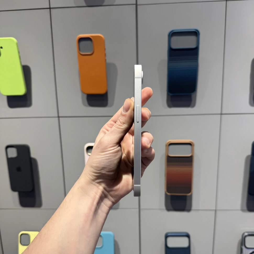 Смартфон Apple iPhone 16e 128GB Белый (White) (Б/У)