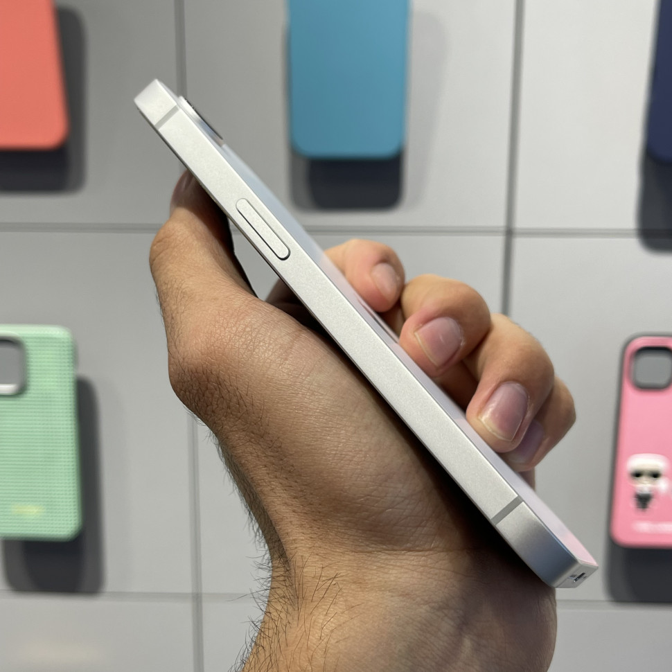 Смартфон Apple iPhone 16e 128GB Белый (White) (Б/У)