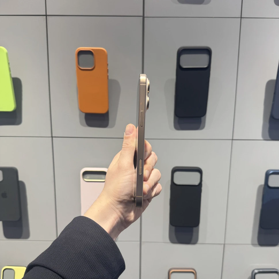 Смартфон Apple iPhone 16 Pro Max 256GB Пустынный титан (Desert Titanium)(Б/У)