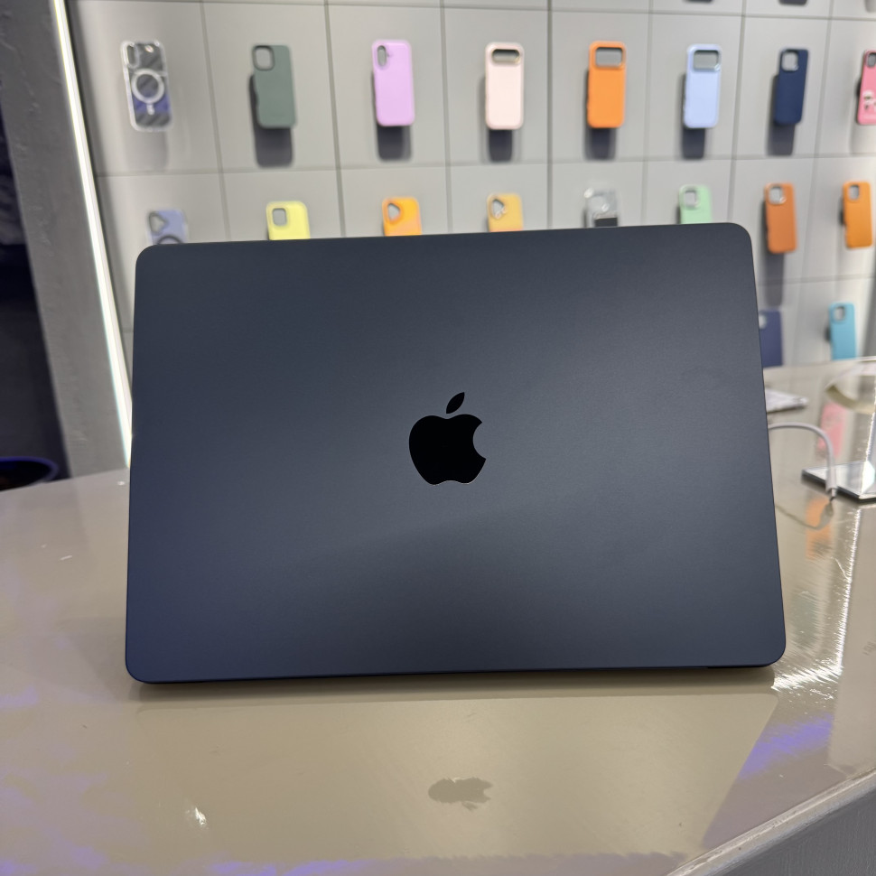Ноутбук Apple MacBook Air 13 2025 MW123 (M4 8-Core GPU, 16/256GB) Темная ночь (Midnight) (Б/У)